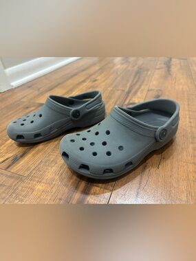 Crocs Kids' Classic Clog in Gray Size J1 Summer Lightweight Waterproof Neutral